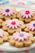 Shortbread biscuits decorated with sugar flowers