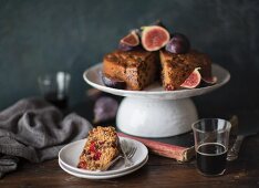 Fruitcake with fresh figs