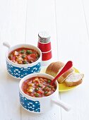 Minestrone mit Brot