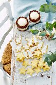 Shortbread-Tannenbäumchen und Sterne