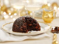 Christmas pudding, sliced (Great Britain)