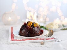Flaming Christmas pudding with port