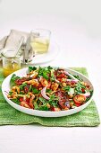 Chorizo-Salat mit Tintenfisch, Kichererbsen und Rucola