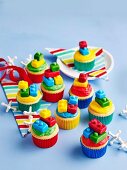 Backen für Kinder: Bunte Lego-Cupcakes