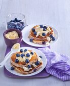 Ricotta-Pancakes mit Blaubeeren und Zitronen-Mascarponecreme
