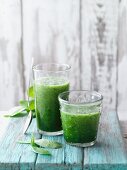 Green pigweed and spinach smoothie with apples, pears, pineapple and chia seeds
