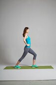 Stretching legs – Step 2: stretch the back knee and push your pelvis forwards