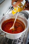 Tomatensugo kochen