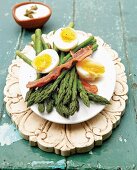 Asparagus with bacon and eggs