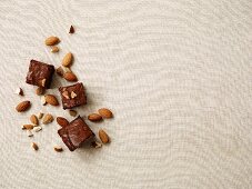 Brownies with crispy almonds