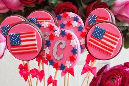 Pinkfarbene Lollipops mit Stars and Stripes
