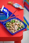 Kichererbsensalat mit Thunfisch in der Lunchbox