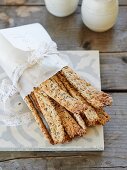 Crispbread bars with sunflower seeds and linseed