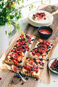 Berry tarts with mascarpone cream and fruit purée