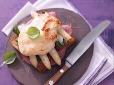 Asparagus and ham on toast topped with melted cheese