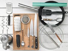 Kitchen utensils for making a sandwich with mini burgers