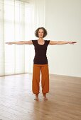 Carrying the sky (qigong) – Step 6: lower arms to the side, lower heels