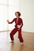 Den Affen abwehren (Qigong), Schritt 6: Reitersitz