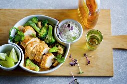 Oven-roasted Thai curry with chicken and broccoli