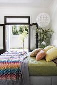 Bedroom with palm tree and terrace access