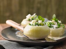 Kohlrabi filled with peas