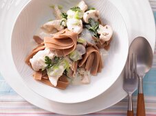 Quick chicken fricassee with wholemeal pasta
