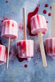 Strawberry ice lollies with strawberry syrup