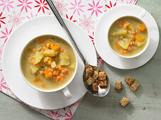 Linsenrahmsuppe mit Croûtons