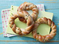 Marzipan and quark wreaths with pistachio nuts