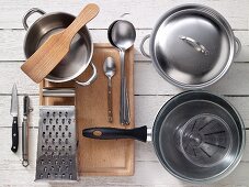 Kitchen utensils for preparing burgers