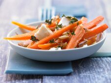Carrot salad with mozzarella and lemon and thyme dressing