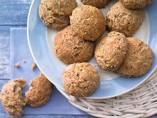 Potato bread rolls with fennel and chives