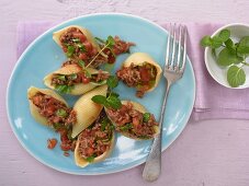 Gefüllte Muschelnudeln mit Hackfleisch