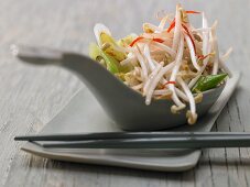 Pan-fried mung bean sprouts with spring onions