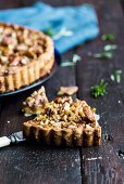 Pecan tart with honey