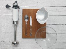 Pouring bar, cutlery, mixing vessel and glass bowl