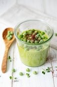 Pea purée with chilli strands