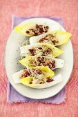 Chicory leaves with tuna, kidney bean salad and beansprouts