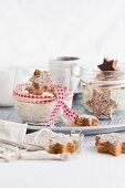 White gingerbread mousse with Elisenlebkuchen (Nuremburg gingerbread), white chocolate and cream