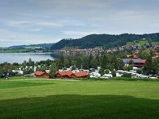 A caravan holiday stop: the campsite by the Hopfensee lake in the Allgäu region of Germany