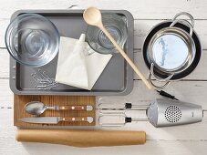 Kitchen utensils for preparing ice cream soufflé