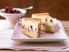 Quark cake with cranberries