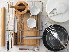 Kitchen utensils for making salads