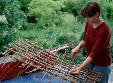 Box with annual climbing plants with wickerwork (1/7)