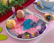 Easter eggs with napkin technique