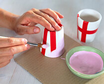 Striped decoration with adhesive tape (2/5)