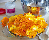 Making marigold ointment (1/6)