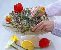 Spring arrangement in glass bowl (5/6)