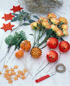 Bouquet of roses with spiked oranges and Christmas tree balls (2/4)