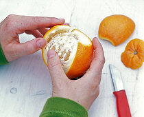 Cutting out orange peel as a tree ornament (1/3)